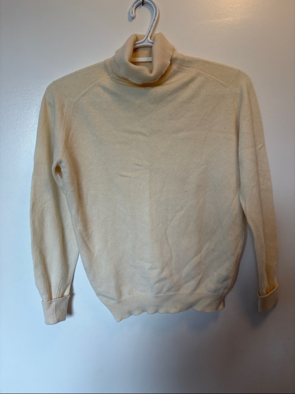 Pringle Women’s Cream Turtleneck Sweater